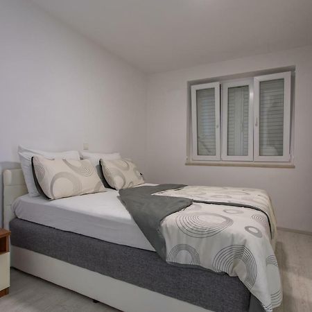Apartmani Marija Jakir Брела Экстерьер фото