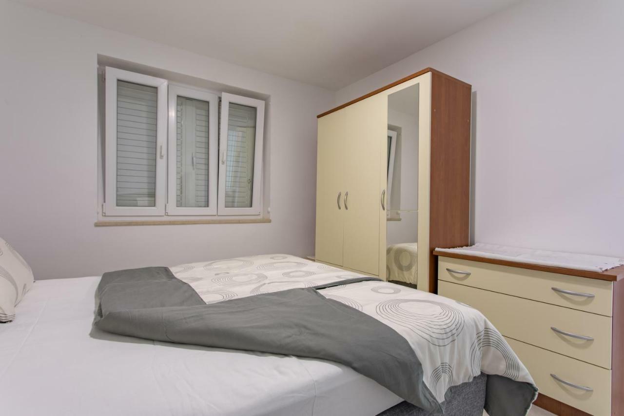 Apartmani Marija Jakir Брела Экстерьер фото