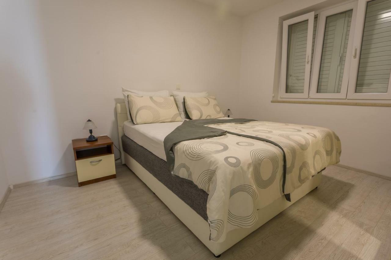 Apartmani Marija Jakir Брела Экстерьер фото
